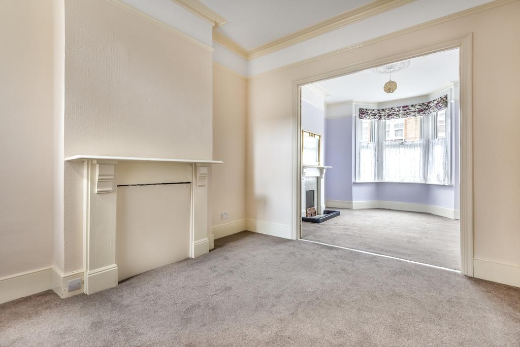 Elmer Road Catford SE6 3 bed house £1,750 pcm (£404 pw)