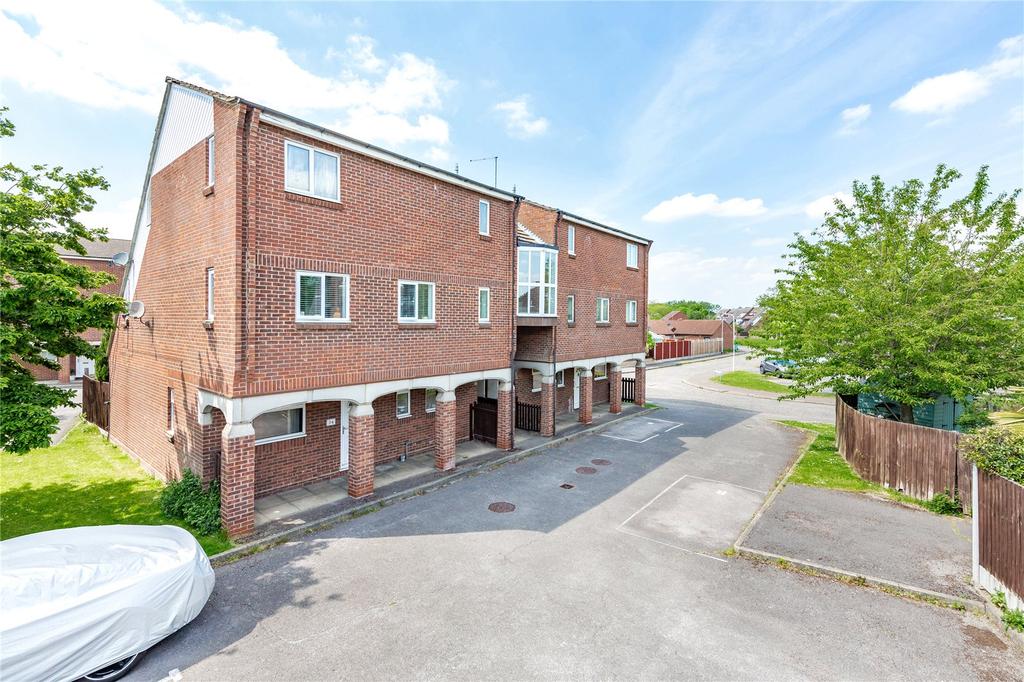 Brackley Crescent, Basildon, SS13 1 bed apartment £150,000