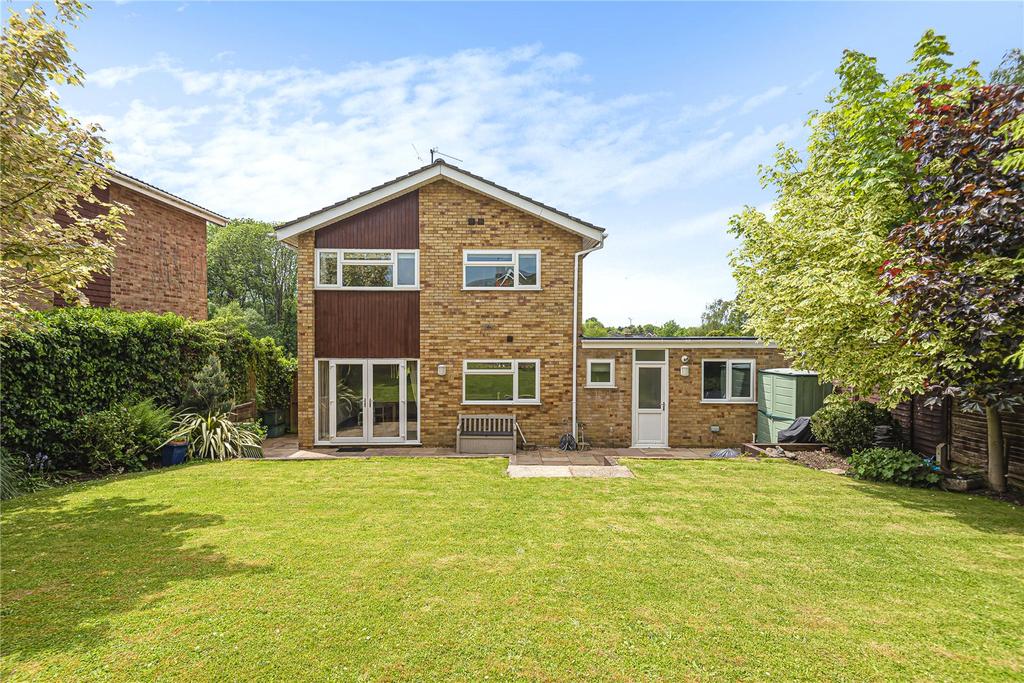 Charlton Kings, Cheltenham, GL53 3 bed link detached house £595,000