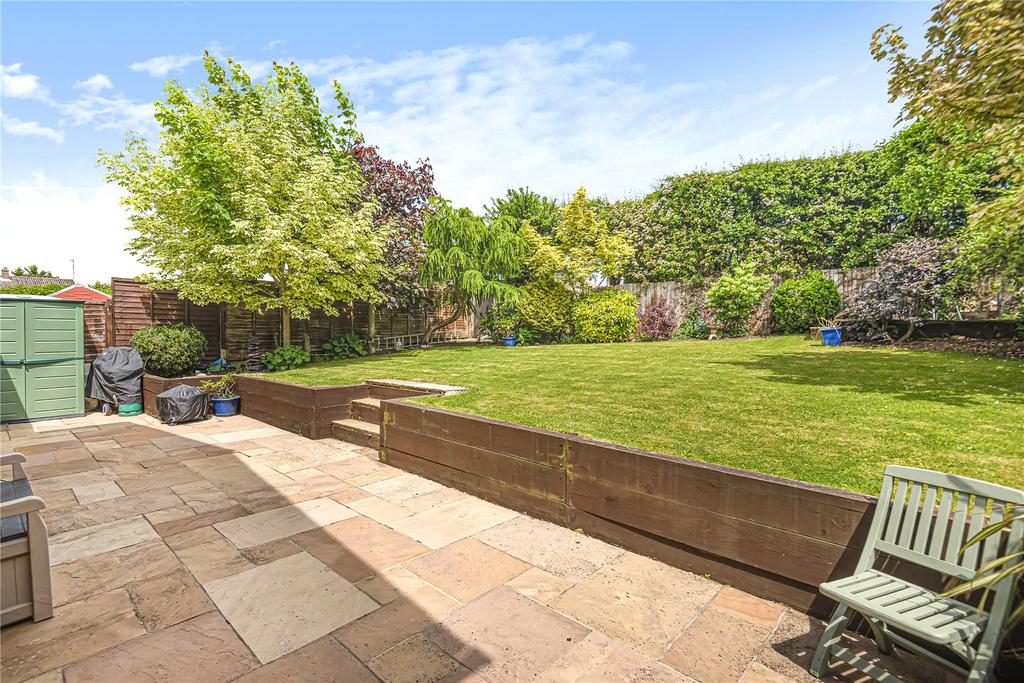 Charlton Kings, Cheltenham, GL53 3 bed link detached house £595,000
