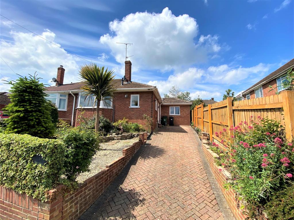 Winterbotham Road, Tilsdown, Dursley, GL11 5QX 3 bed semidetached