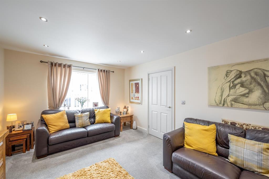 Himley Road, Gornal Wood, DY3 2PZ 4 bed detached house £299,950