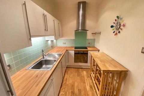 3 bedroom flat to rent, Leslie Place, Comely Bank, Edinburgh, EH4