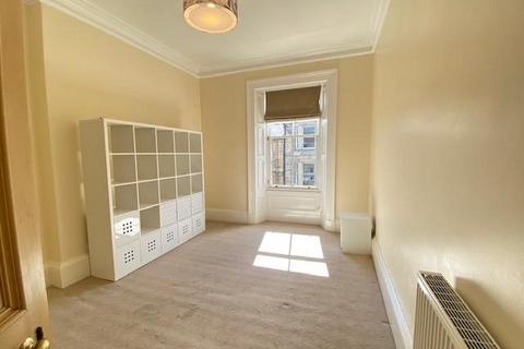 3 bedroom flat to rent, Leslie Place, Comely Bank, Edinburgh, EH4