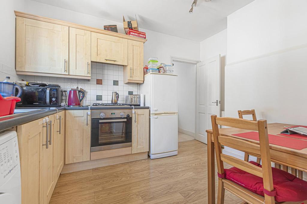 College Road, Colliers Wood 3 bed £500,000