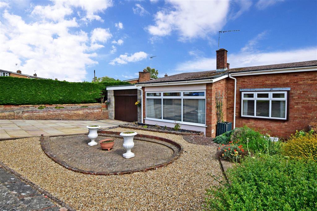 Oakfield Road, Kennington, Ashford, Kent 2 bed semidetached bungalow