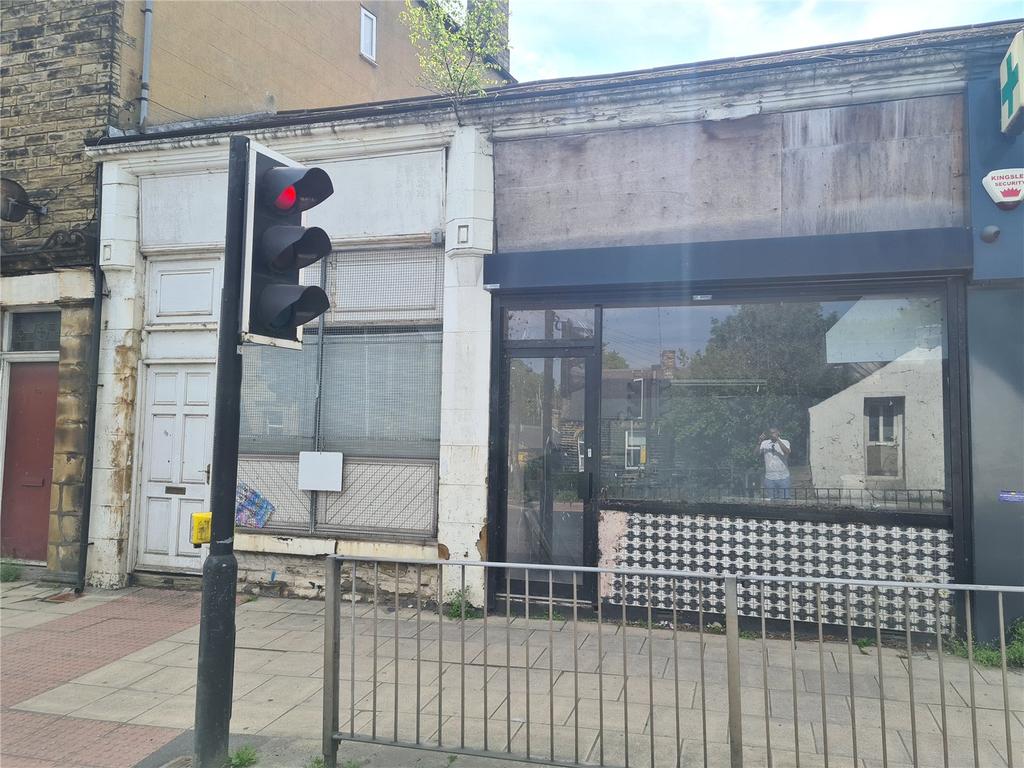 Halifax Road, Dewsbury, WF13 Shop £350 pcm (£81 pw)