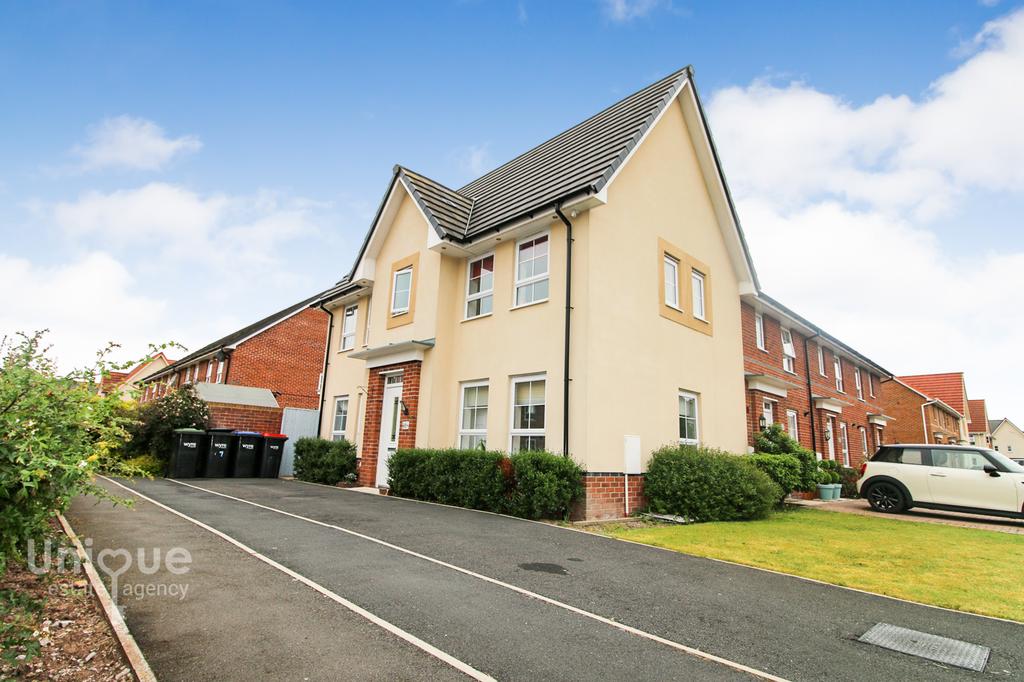 Hawthorn Drive, ThorntonCleveleys, FY5 3 bed end of terrace house £