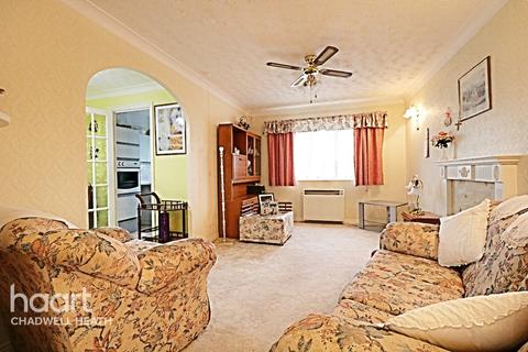 2 bedroom apartment for sale - Cunningham Close, Romford