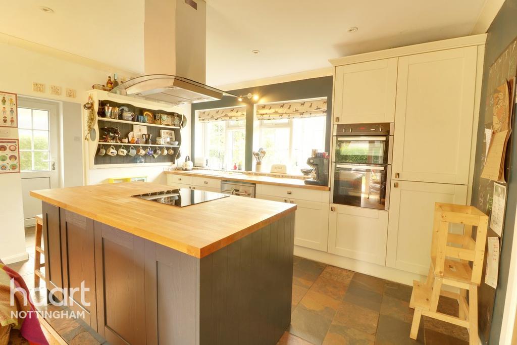 Sutton Passeys Crescent, Wollaton 4 bed semidetached house £280,000