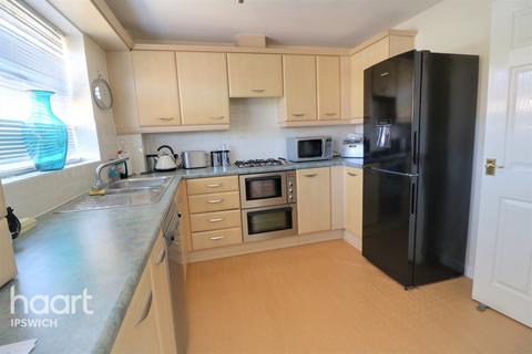 27 Salmet Close, Ipswich, IP2 9BA
