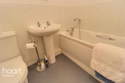 27 Salmet Close, Ipswich, IP2 9BA