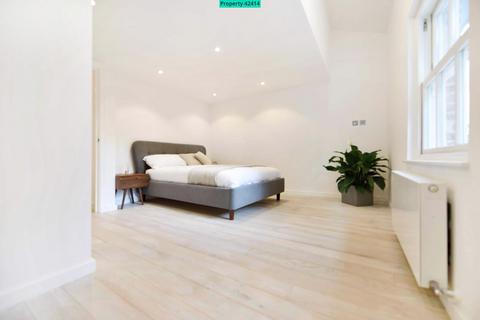 3 bedroom mews to rent - Cedars Mews, London, SW4 0PL