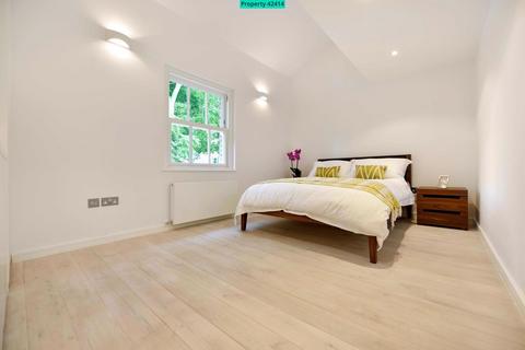 3 bedroom mews to rent - Cedars Mews, London, SW4 0PL