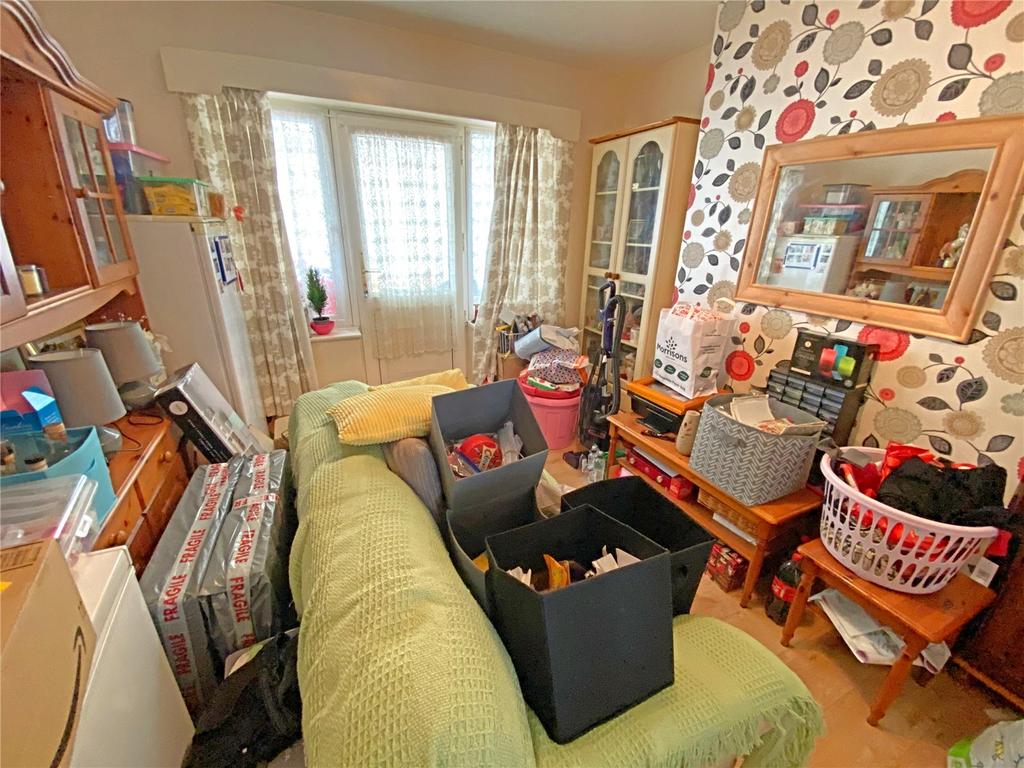 Park Hill Close, Bradford, BD8 3 bed semidetached house £175,000