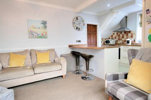6 Cornwall Crescent, Southampton, SO18 2AQ