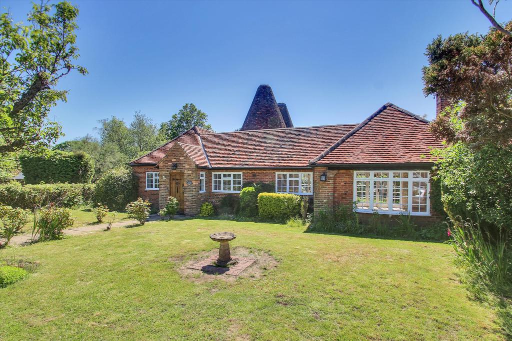 Benenden Road, Rolvenden, Cranbrook, Kent, TN17 2 bed bungalow for sale