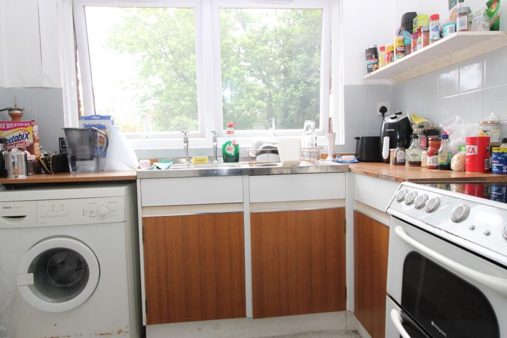 Hillcroft Crescent, Ealing Studio £1,000 pcm (£231 pw)
