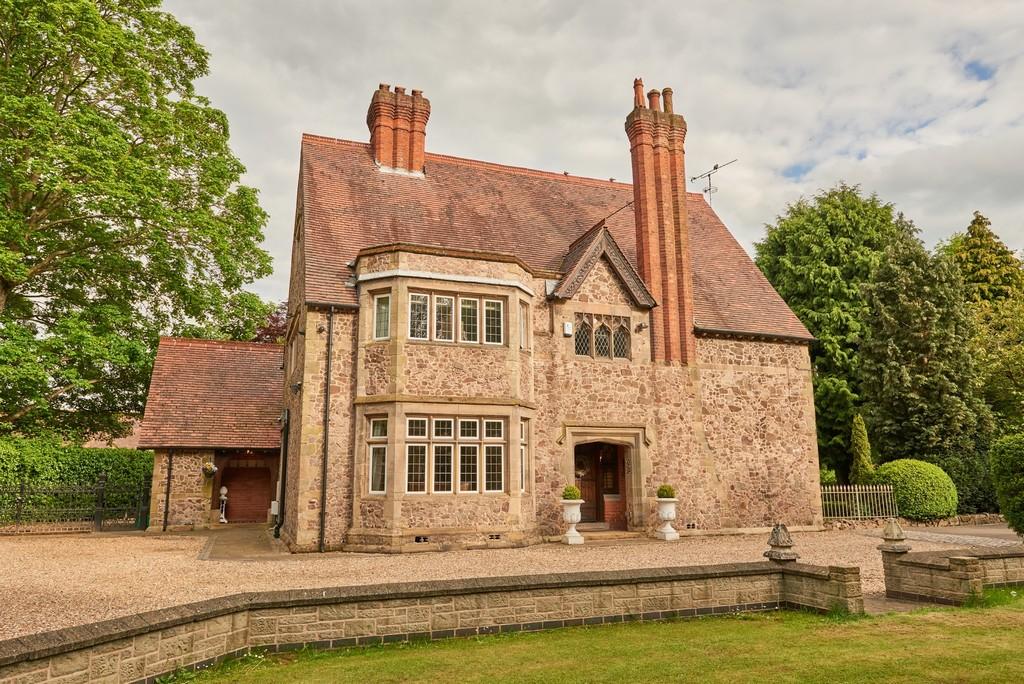 Manor Court Road, Nuneaton 6 bed detached house £950,000