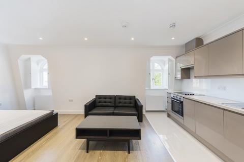 Studio to rent, Emperors Gate, South Kensington