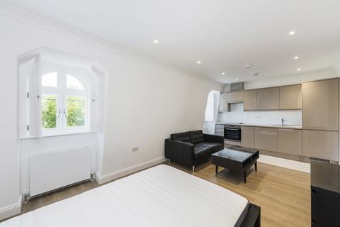 Studio to rent, Emperors Gate, South Kensington