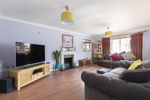 2 Mermaid Close, Gloucester, GL1 3HG
