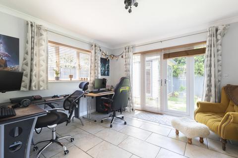2 Mermaid Close, Gloucester, GL1 3HG