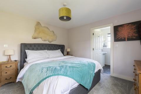 2 Mermaid Close, Gloucester, GL1 3HG