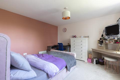 2 Mermaid Close, Gloucester, GL1 3HG