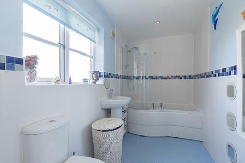 2 Mermaid Close, Gloucester, GL1 3HG