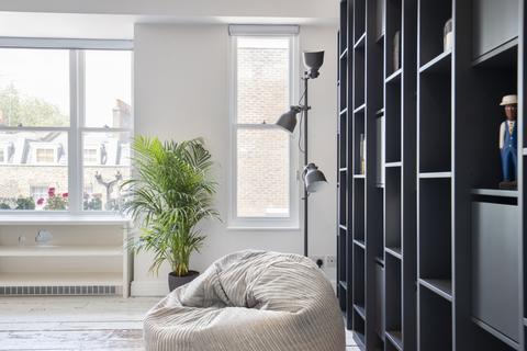 2 bedroom apartment to rent, Pied Bull Court, Bloomsbury WC1