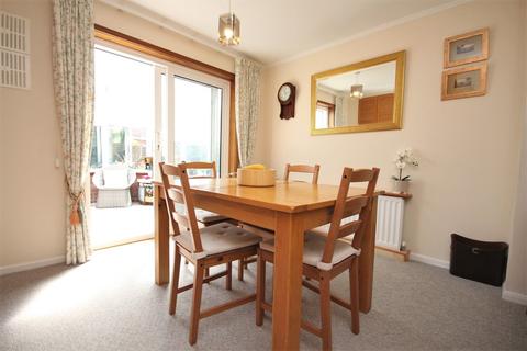 4 Exeter Close, Locks Heath, Southampton, SO31 6PX