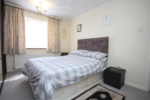 4 Exeter Close, Locks Heath, Southampton, SO31 6PX