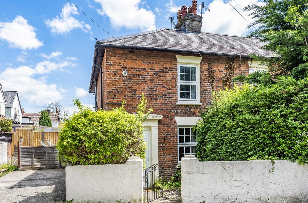 Gorringe Road, Salisbury, Wiltshire, Hampshire, SP2 2 bed cottage £