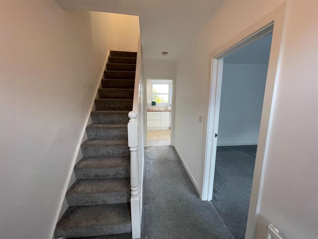 Waun Road, Morriston, Swansea 3 bed semidetached house £800 pcm (£