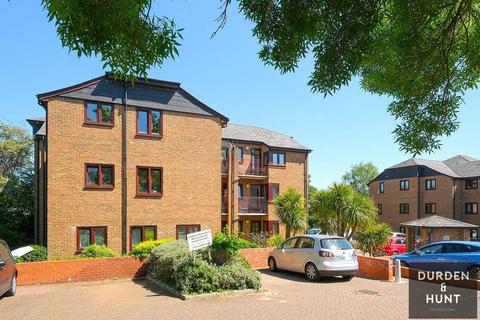 32 Cedar Close, Buckhurst Hill, IG9 6EJ