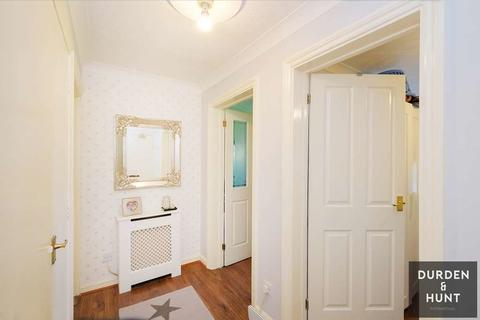 32 Cedar Close, Buckhurst Hill, IG9 6EJ