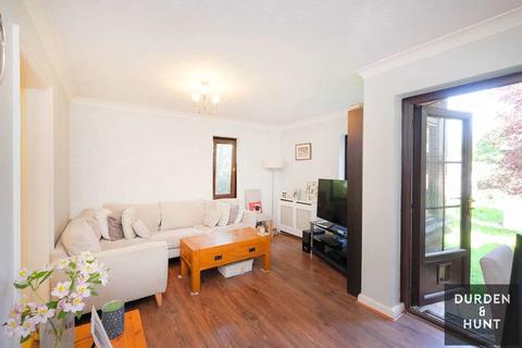32 Cedar Close, Buckhurst Hill, IG9 6EJ