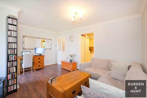 32 Cedar Close, Buckhurst Hill, IG9 6EJ