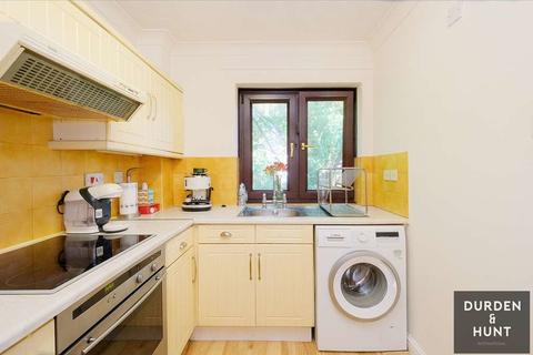 32 Cedar Close, Buckhurst Hill, IG9 6EJ