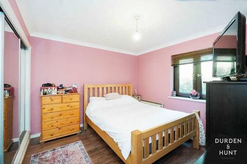32 Cedar Close, Buckhurst Hill, IG9 6EJ