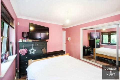 32 Cedar Close, Buckhurst Hill, IG9 6EJ