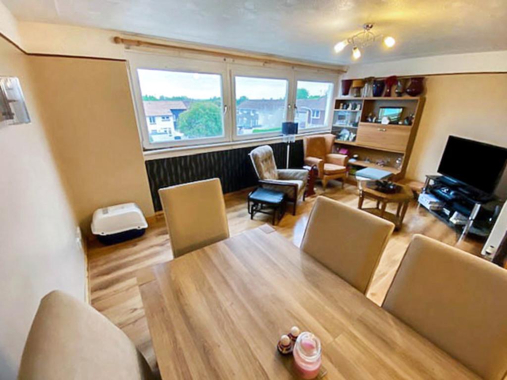Ravenswood Drive, Caskieberran, Glenrothes 4 bed terraced house £105,000