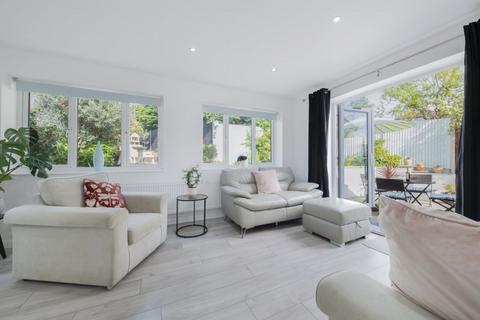 5 Brent Close, Bexley, DA5 3QL