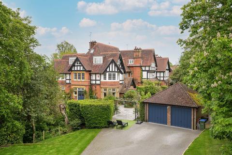 1, Knott Park House Wrens Hill, Oxshott, Leatherhead, KT22 0HW