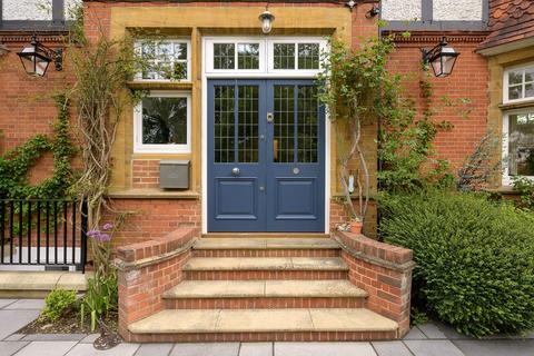 1, Knott Park House Wrens Hill, Oxshott, Leatherhead, KT22 0HW