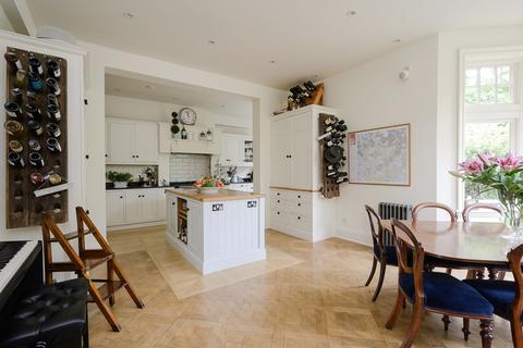 1, Knott Park House Wrens Hill, Oxshott, Leatherhead, KT22 0HW