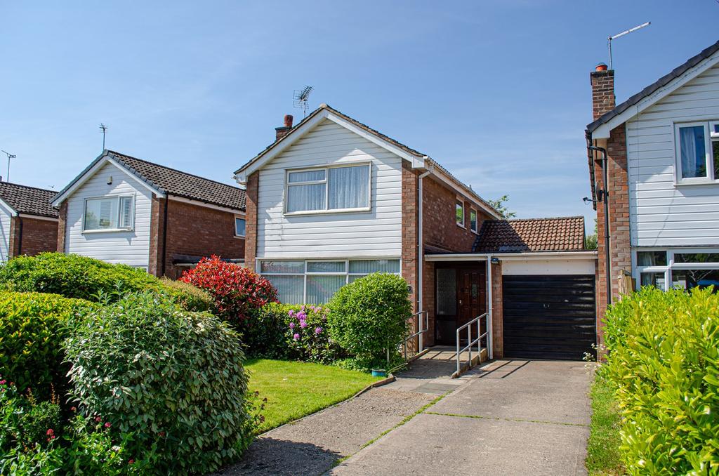 Booth Road, Hartford, Northwich, CW8 3 bed link detached house £275,000