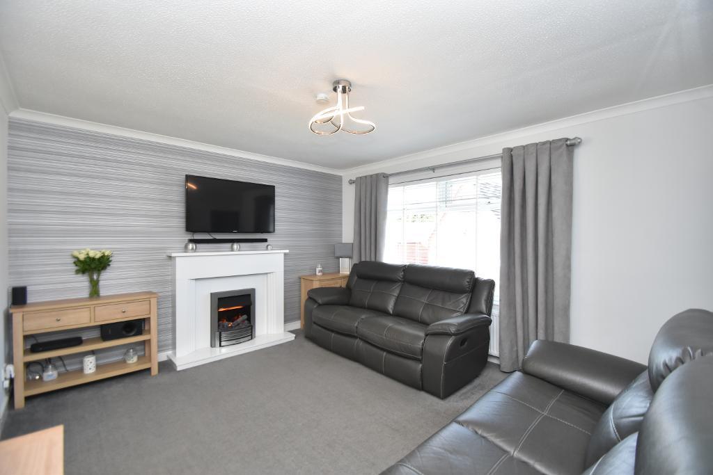 Mossbank Drive, Hogganfield, Glasgow... 3 bed semidetached house £