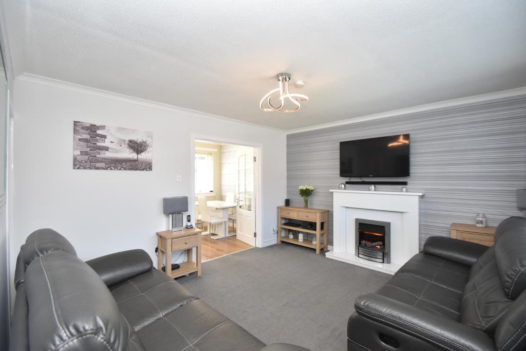 Mossbank Drive, Hogganfield, Glasgow... 3 bed semidetached house £